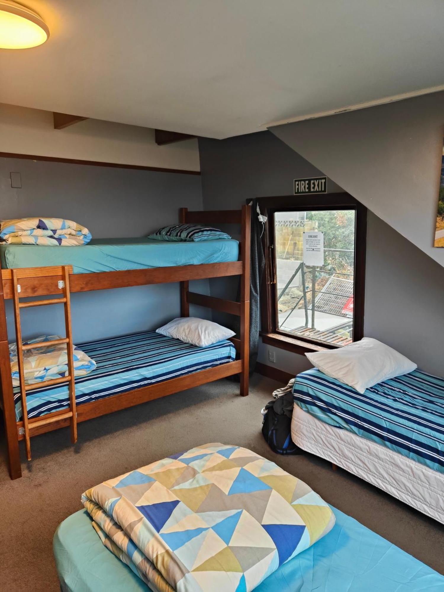 Manor House Backpackers Hostel Дюндин Екстериор снимка